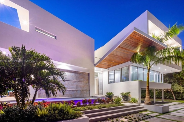 $11 Million Modern Luxury Estate Featuring Resort Style Amenities on Hibiscus Island Miami Beach