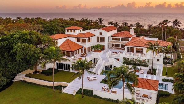 $26 Million Ocean-to-Intracoastal Estate with Private Beach House in Manalapan