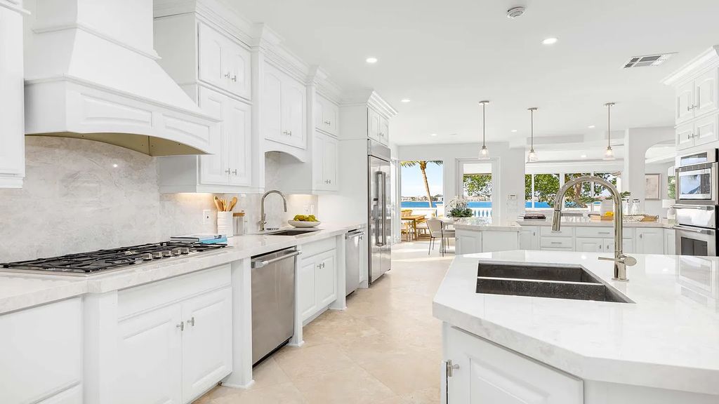 $26 Million Ocean-to-Intracoastal Estate with Private Beach House in Manalapan