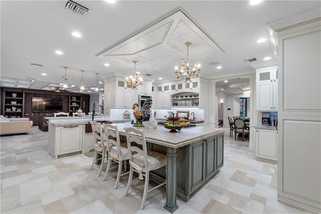 $6.5 Million Luxurious Estate in Parkland with Expansive Grounds for Unmatched Privacy