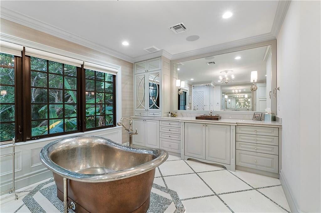 $6.5 Million Luxurious Estate in Parkland with Expansive Grounds for Unmatched Privacy