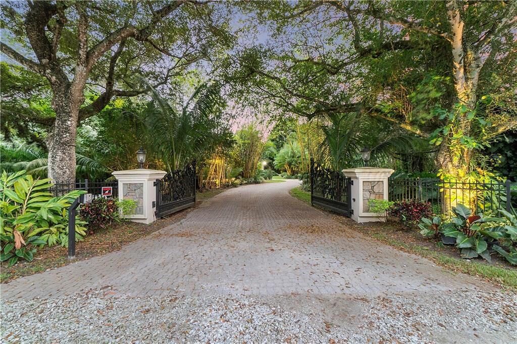 $6.5 Million Luxurious Estate in Parkland with Expansive Grounds for Unmatched Privacy