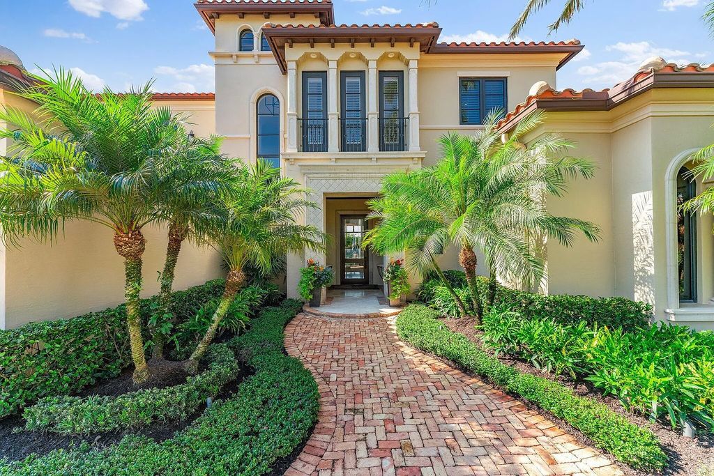 $6.9 Million Exquisite Luxury Estate with Pool and Home Theatre in Mirasol, Palm Beach Gardens