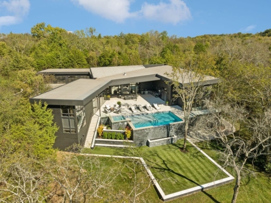 A Stunning Modern Home on 26 Acres in Wilson County, Tennessee, Showcasing Architectural Excellence, Priced at $6.7 Million