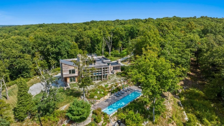 Architectural Brilliance: Minimalist Masterpiece in Connecticut by Stephen Jacobs, Priced at $3.895 Million