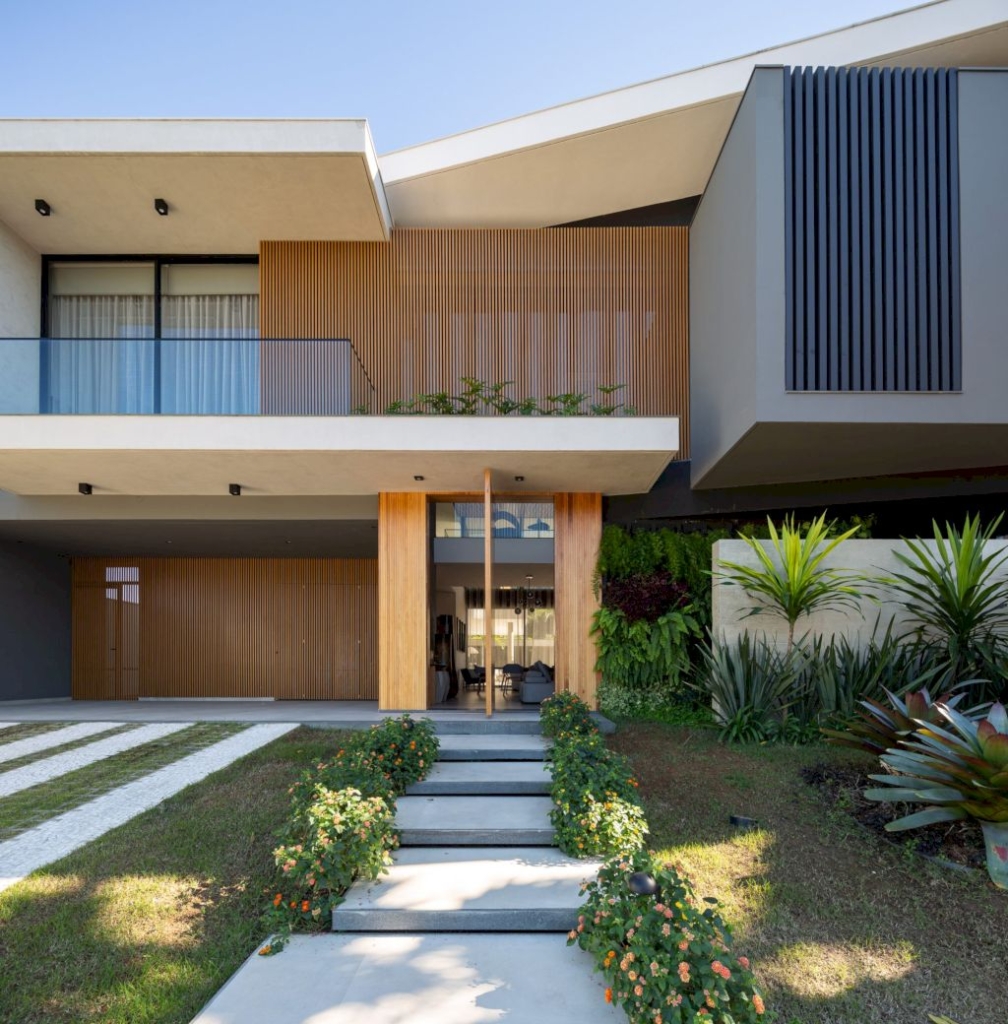 Casa Sangalli, beachfront sanctuary by Raiz Arquitetura