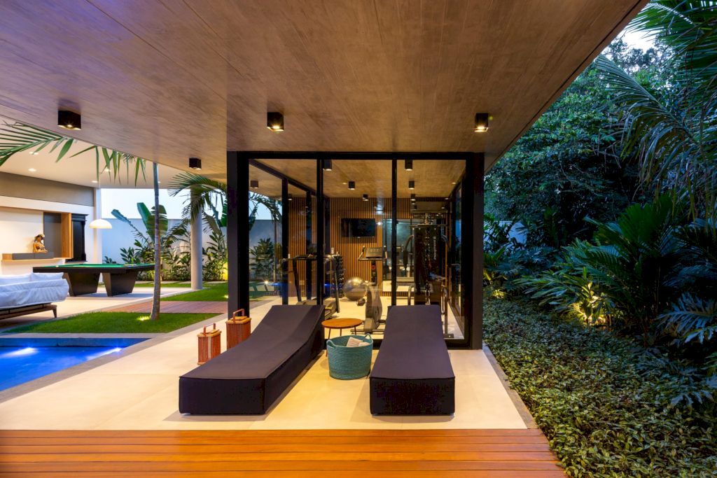 Casa Sangalli, beachfront sanctuary by Raiz Arquitetura