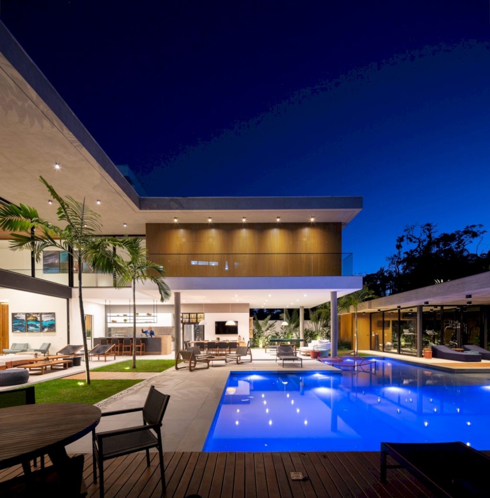 Casa Sangalli, beachfront sanctuary by Raiz Arquitetura