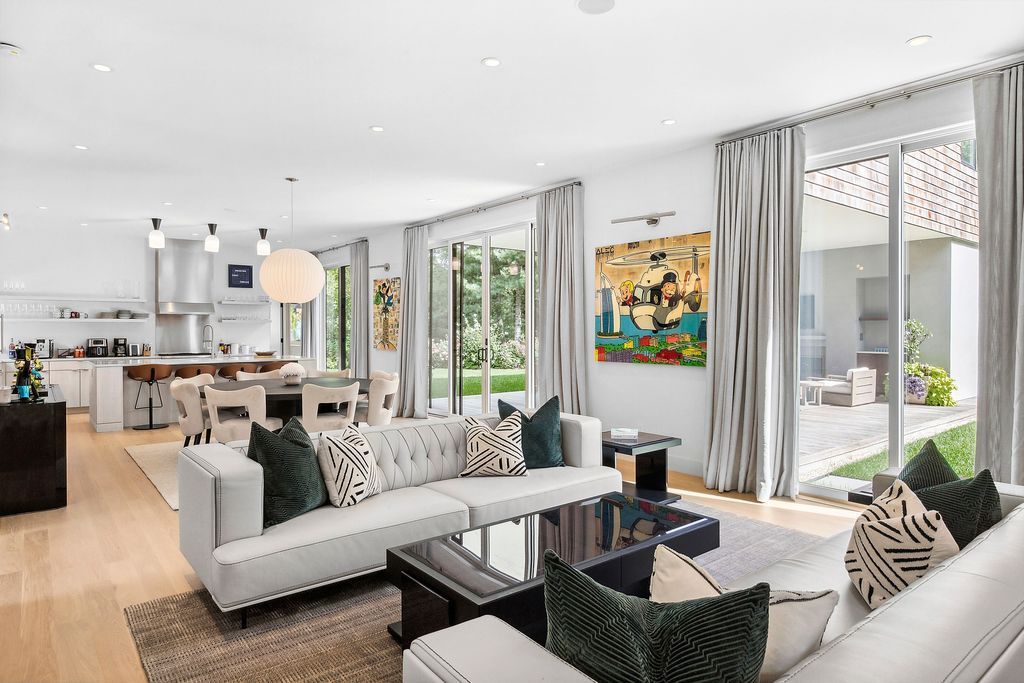 Contemporary New York Residence Featuring Warm Interiors and Modern Finishes Listed for 5.5 Million 11