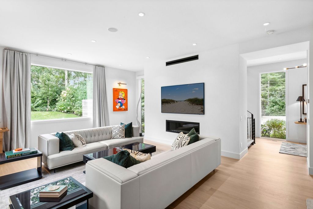 Contemporary New York Residence Featuring Warm Interiors and Modern Finishes Listed for 5.5 Million 12