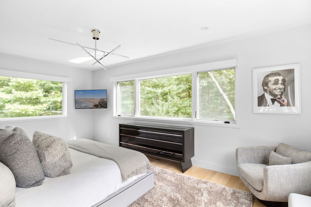 Contemporary New York Residence Featuring Warm Interiors and Modern Finishes Listed for 5.5 Million 17