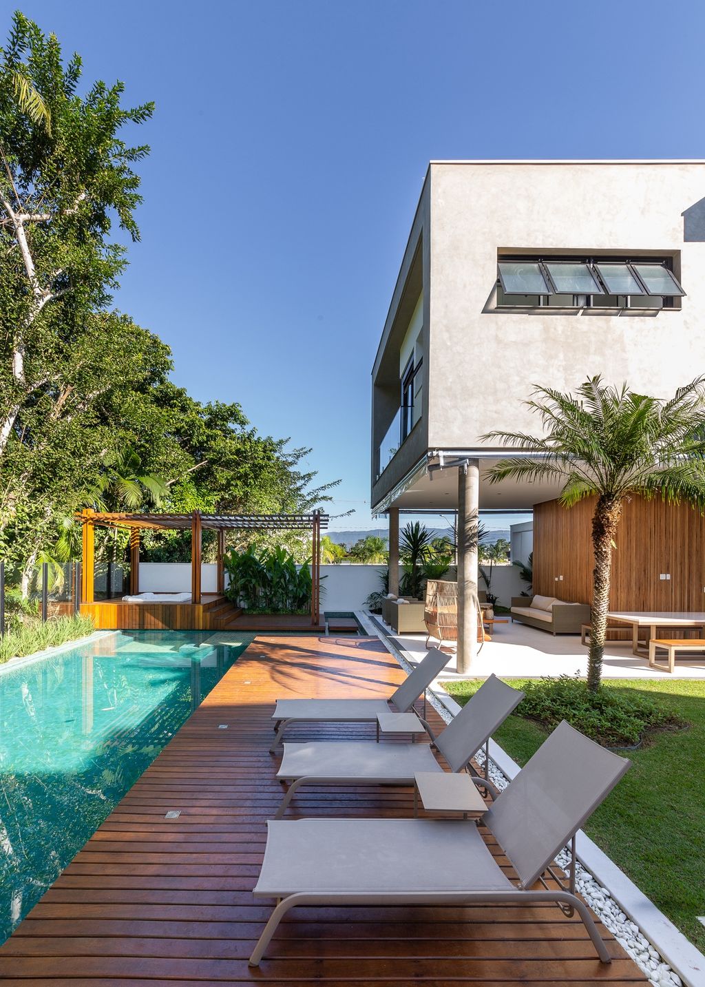 Krauthamer House, a Modern Haven by Raiz Arquitetura