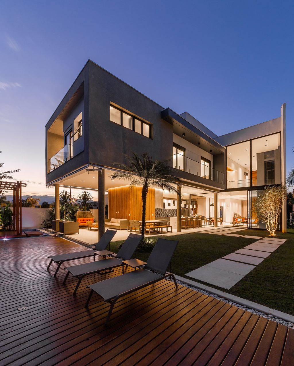 Krauthamer House, a Modern Haven by Raiz Arquitetura