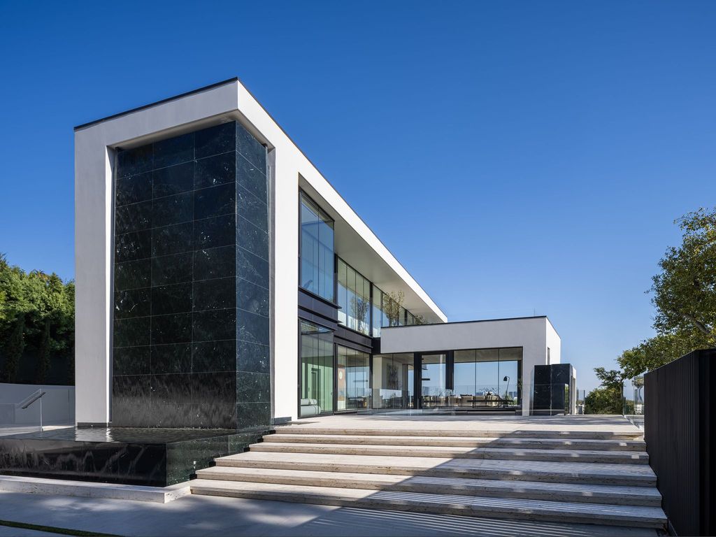 Laurel III House, a masterpiece in CA by McClean Design