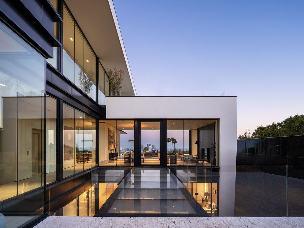 Laurel III House, a masterpiece in CA by McClean Design