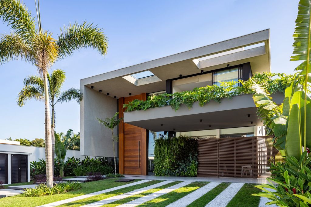 Liu House, Glass-Infused Beachfront Sanctuary by Raiz Arquitetura