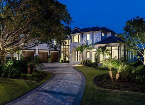 Magnificent $28 Million Waterfront Estate in Naples – A Masterpiece of Modern Luxury and Elegance