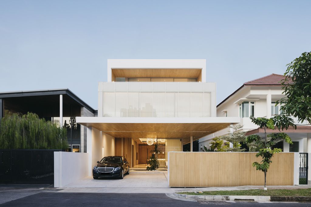 Screen House offers Modern Living by Ming Architects