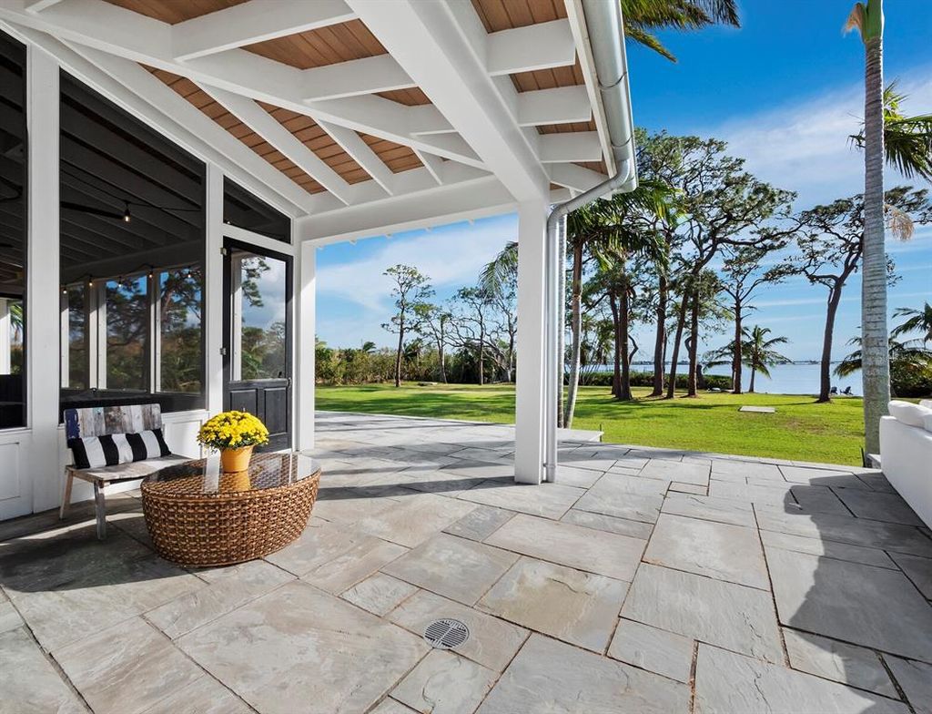 $16.5 Million Luxurious 12.5-Acre Waterfront Estate with Boutique Hotel Potential in Bradenton