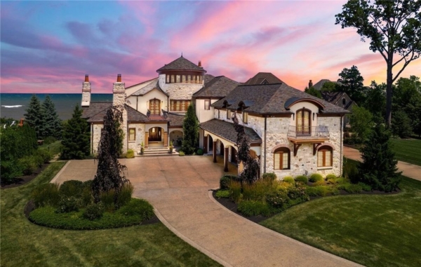 A Waterfront Dream: Extraordinary Lake Erie Estate in Ohio, Priced at $4.95 Million