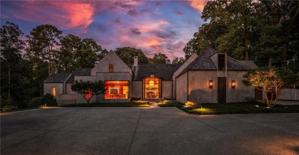 Experience Timeless Elegance: Scandinavian Modern Gem in Tuxedo Park Asking $16.5 Million