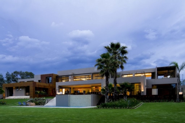 House Sed in South Africa by Nico van der Meulen Architects