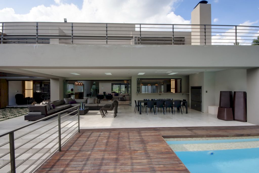 House Sed in South Africa by Nico van der Meulen Architects