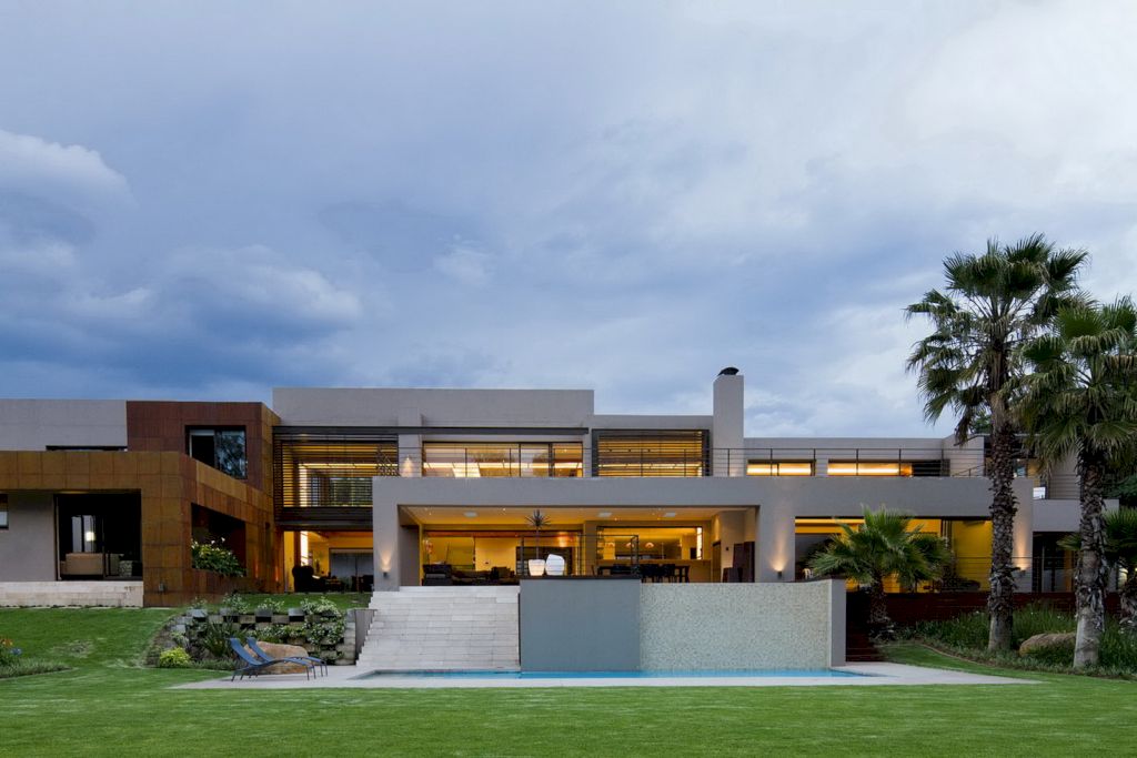 House Sed in South Africa by Nico van der Meulen Architects