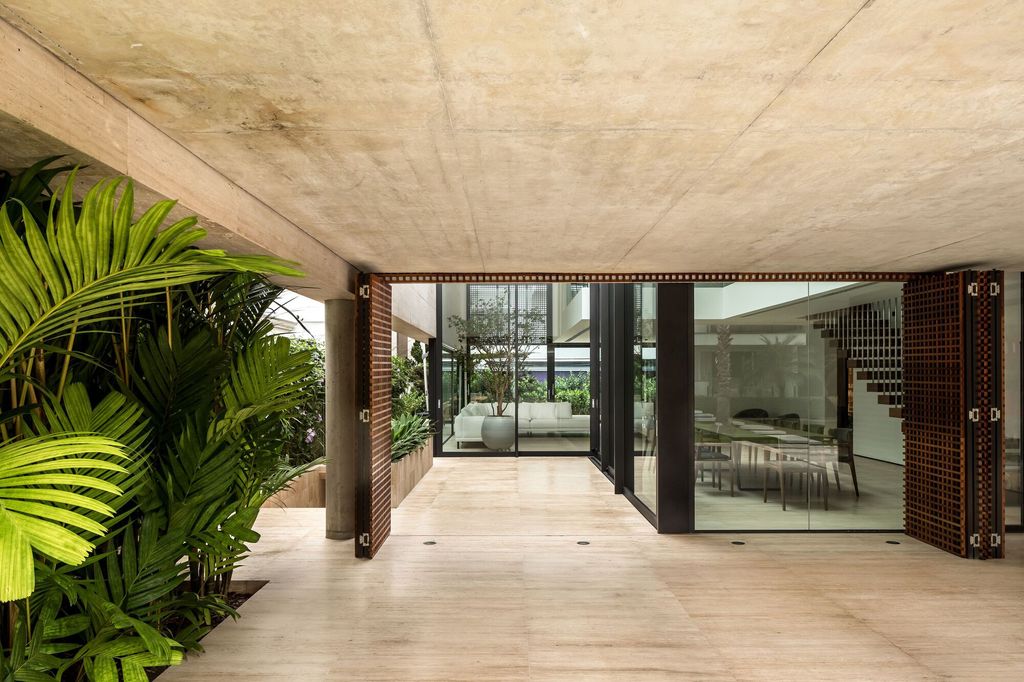 House of Facades, a retreat by Marcos Bertoldi Arquitetos