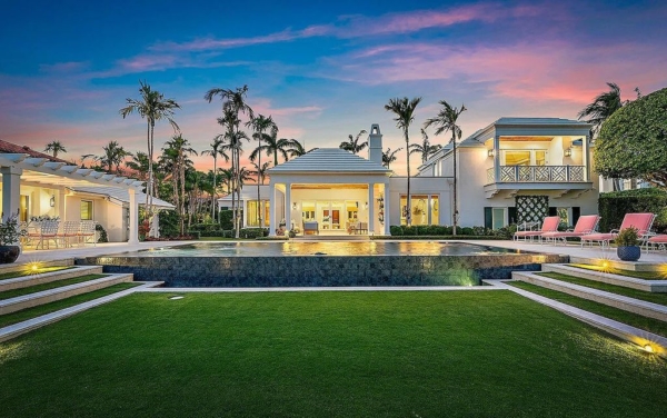 Luxurious $24.9 Million Bermuda-Style Estate with 150′ Waterfront in Palm Beach