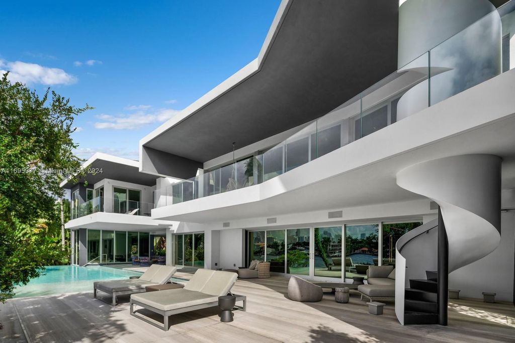 Luxurious $37.5 Million Waterfront Estate with Skyline Views on Prestigious Hibiscus Island, Miami Beach