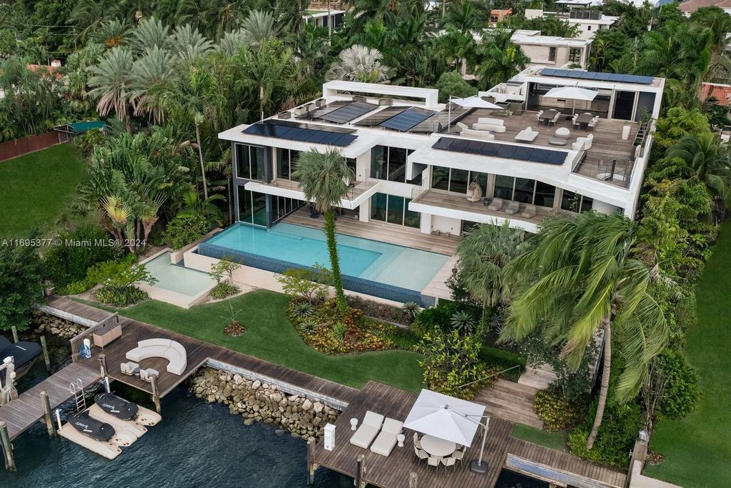 Luxurious $37.5 Million Waterfront Estate with Skyline Views on Prestigious Hibiscus Island, Miami Beach