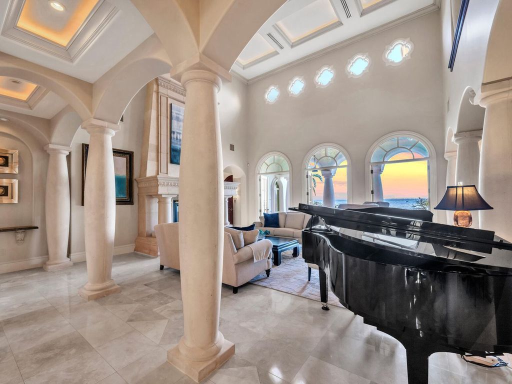 Luxurious $6.1 Million Waterfront Estate with 385 FT Bay Frontage in Kelly Plantation, Destin