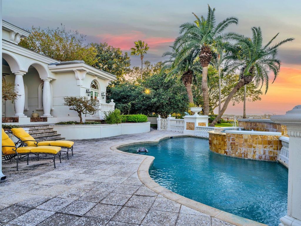 Luxurious $6.1 Million Waterfront Estate with 385 FT Bay Frontage in Kelly Plantation, Destin