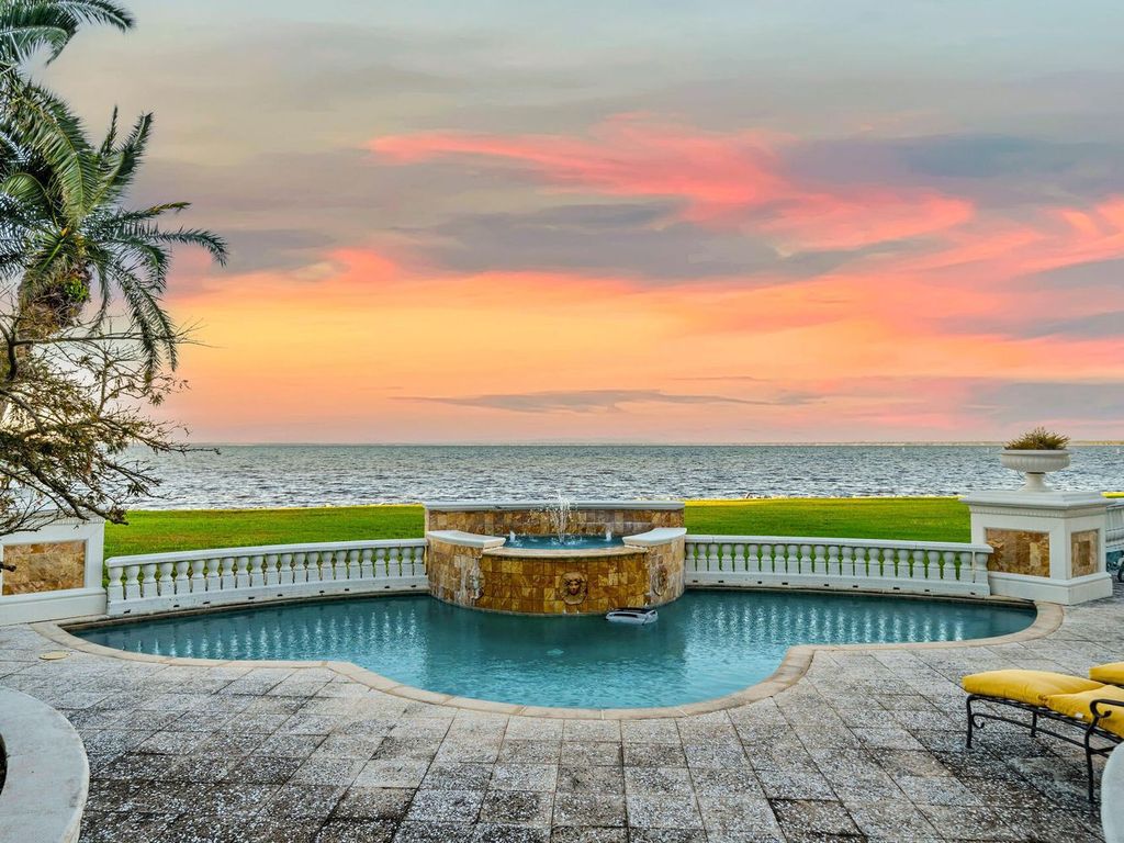 Luxurious $6.1 Million Waterfront Estate with 385 FT Bay Frontage in Kelly Plantation, Destin