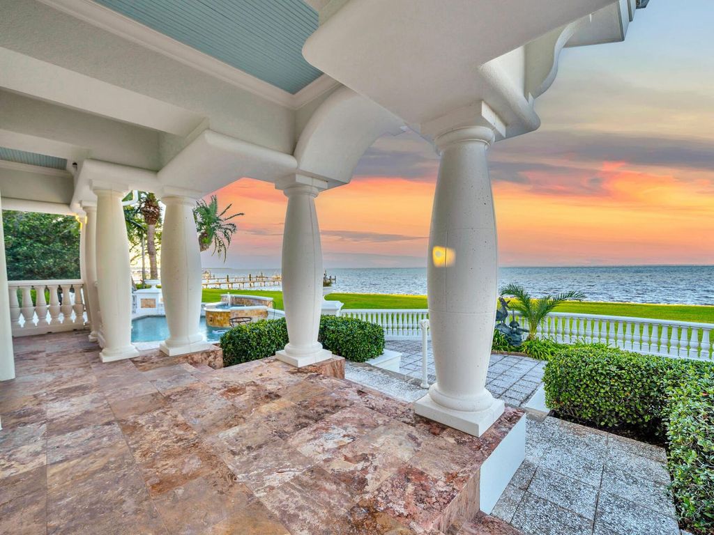 Luxurious $6.1 Million Waterfront Estate with 385 FT Bay Frontage in Kelly Plantation, Destin