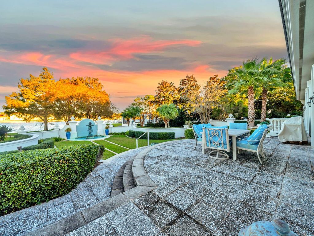 Luxurious $6.1 Million Waterfront Estate with 385 FT Bay Frontage in Kelly Plantation, Destin