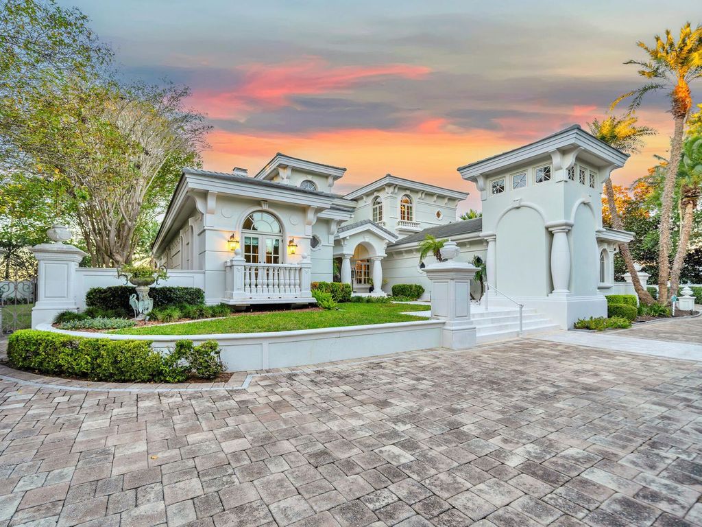 Luxurious $6.1 Million Waterfront Estate with 385 FT Bay Frontage in Kelly Plantation, Destin