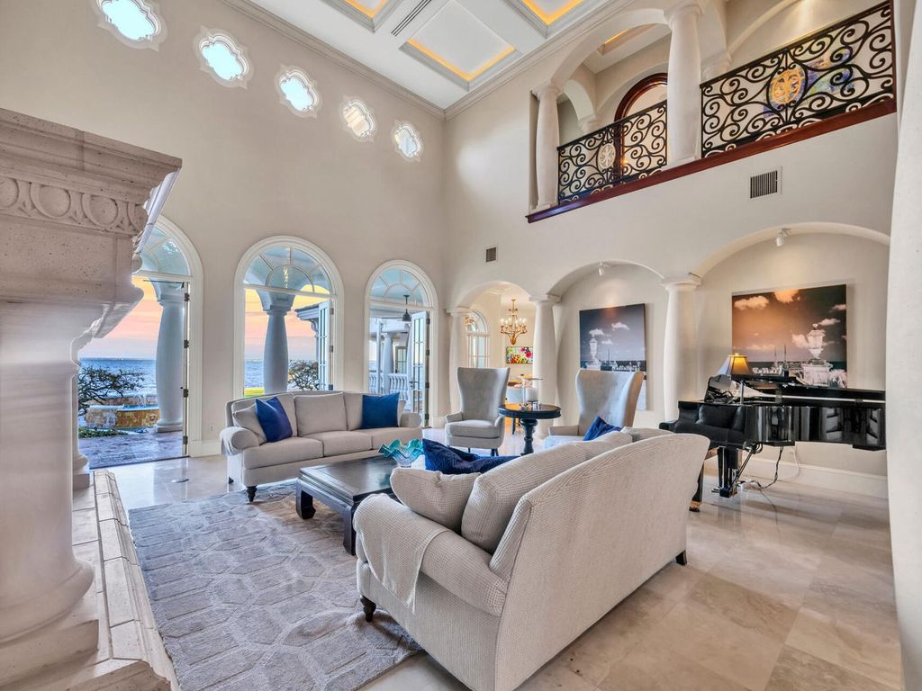 Luxurious $6.1 Million Waterfront Estate with 385 FT Bay Frontage in Kelly Plantation, Destin