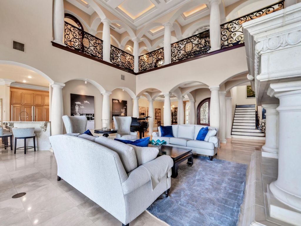 Luxurious $6.1 Million Waterfront Estate with 385 FT Bay Frontage in Kelly Plantation, Destin