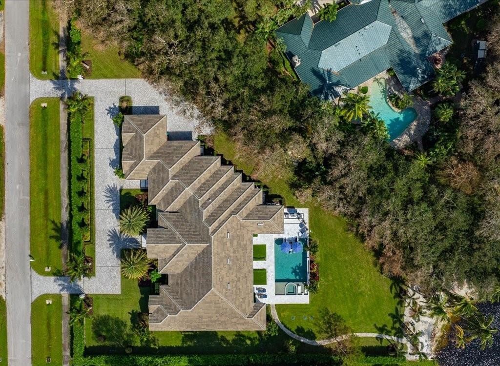 Luxurious $9 Million Coastal Modern Estate in Naples with Lakefront Lanai and Private Beach in Pine Ridge Estates