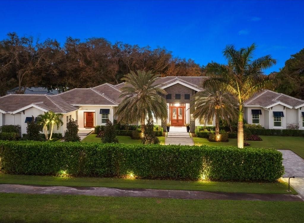 Luxurious $9 Million Coastal Modern Estate in Naples with Lakefront Lanai and Private Beach in Pine Ridge Estates