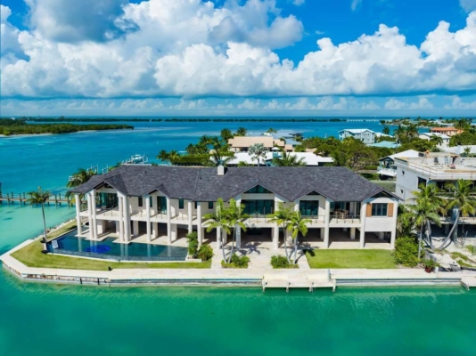 Luxurious Oceanfront Estate in Duck Key Listed at $13.4 Million with Direct Ocean Access and Resort-Style Amenities