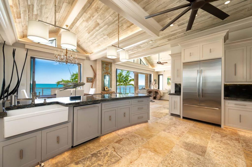 Luxurious Oceanfront Estate in Duck Key Listed at $13.4 Million with Direct Ocean Access and Resort-Style Amenities