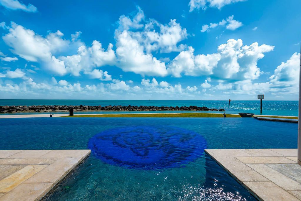 Luxurious Oceanfront Estate in Duck Key Listed at $13.4 Million with Direct Ocean Access and Resort-Style Amenities