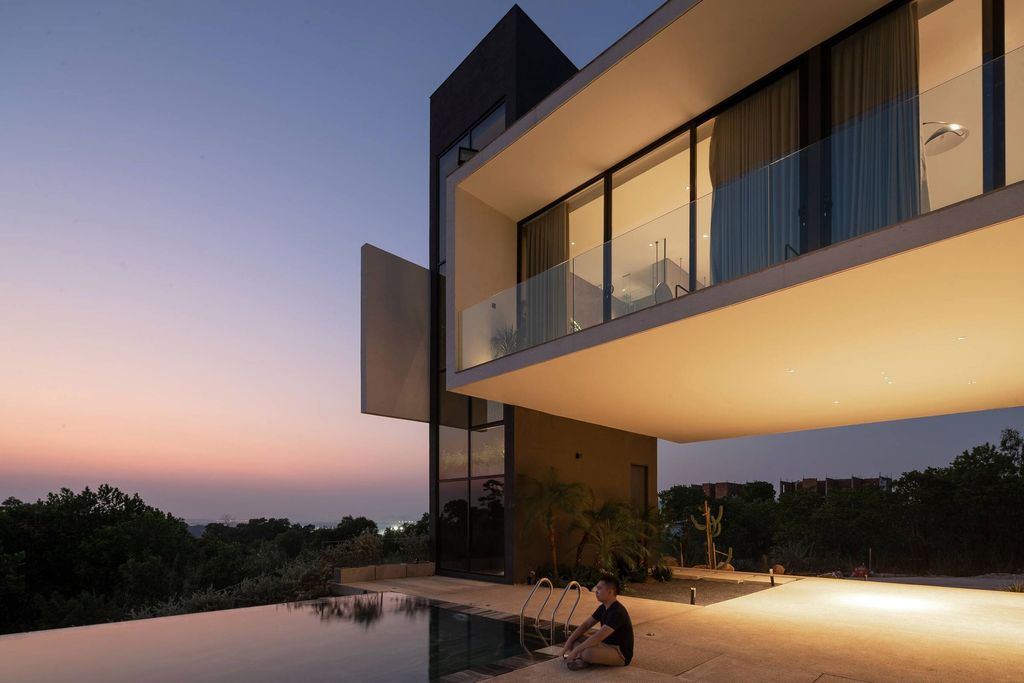 S-Hilla Villa, Stacked Retreat in Vietnam by Idee Architects