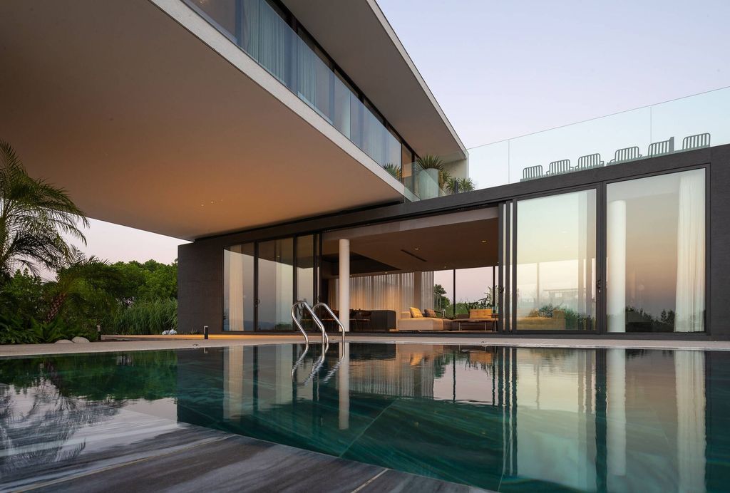 S-Hilla Villa, Stacked Retreat in Vietnam by Idee Architects