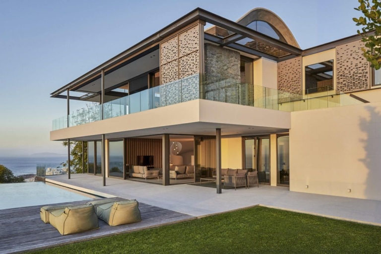 Wave Villa, Coastal Elegance & Organic Modernity by ARRCC