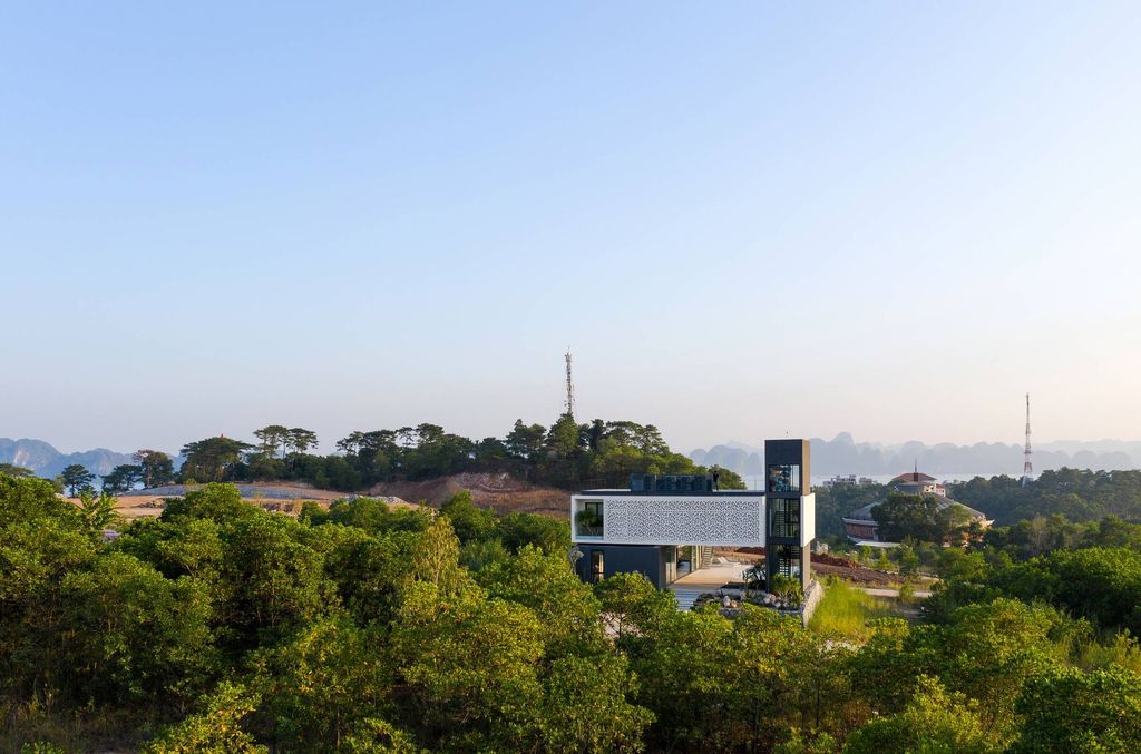 S-Hilla Villa, Stacked Retreat in Vietnam by Idee Architects