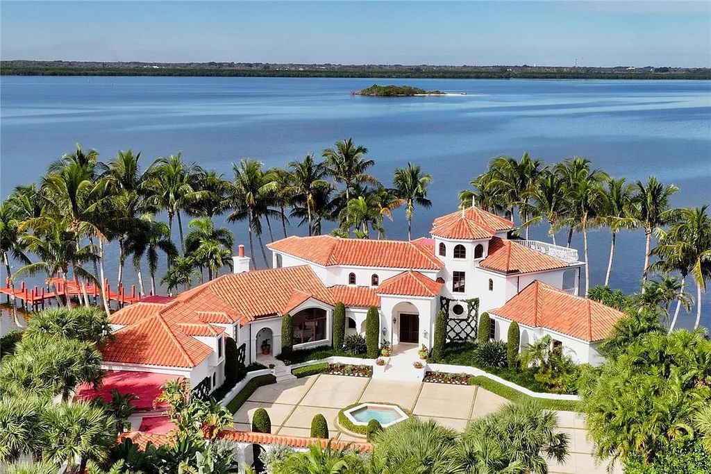 Located in the prestigious Little Harbour community, this magnificent Mizner-inspired Cote d'Azur estate offers 5 bedrooms, 7 full baths, and 2 half baths across 6,812± square feet.